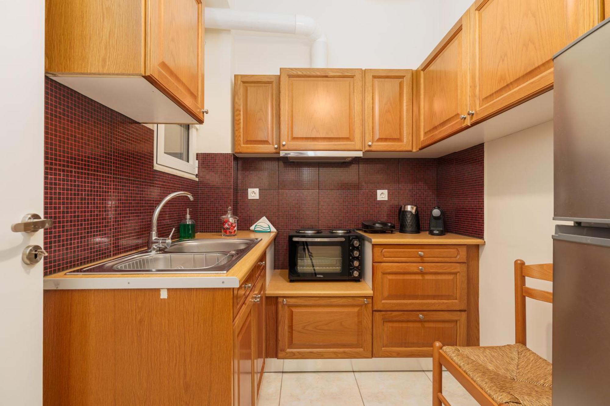 Nostos Apartment, With A Spacious Backyard Loútsa Exterior foto