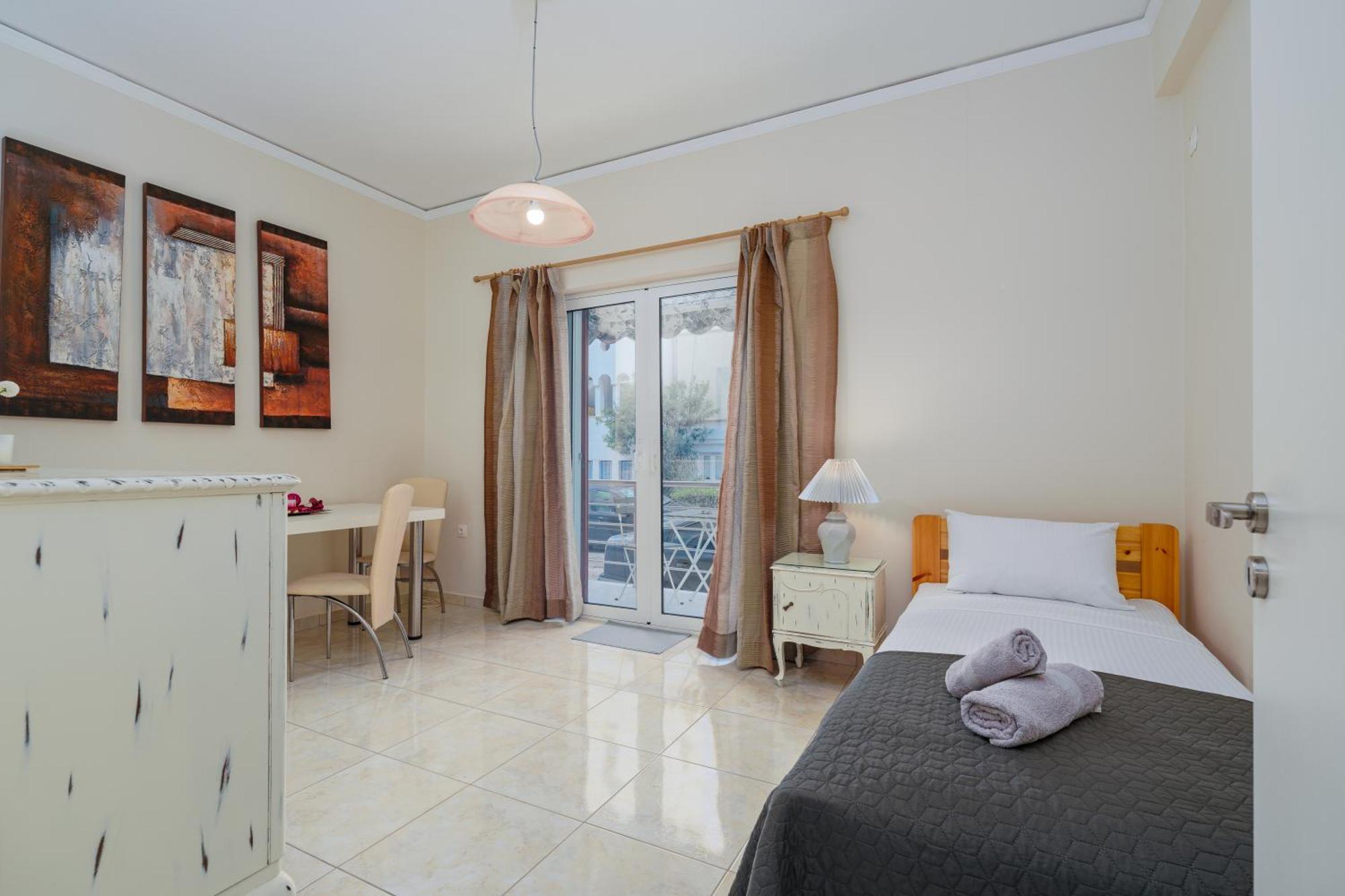 Nostos Apartment, With A Spacious Backyard Loútsa Exterior foto