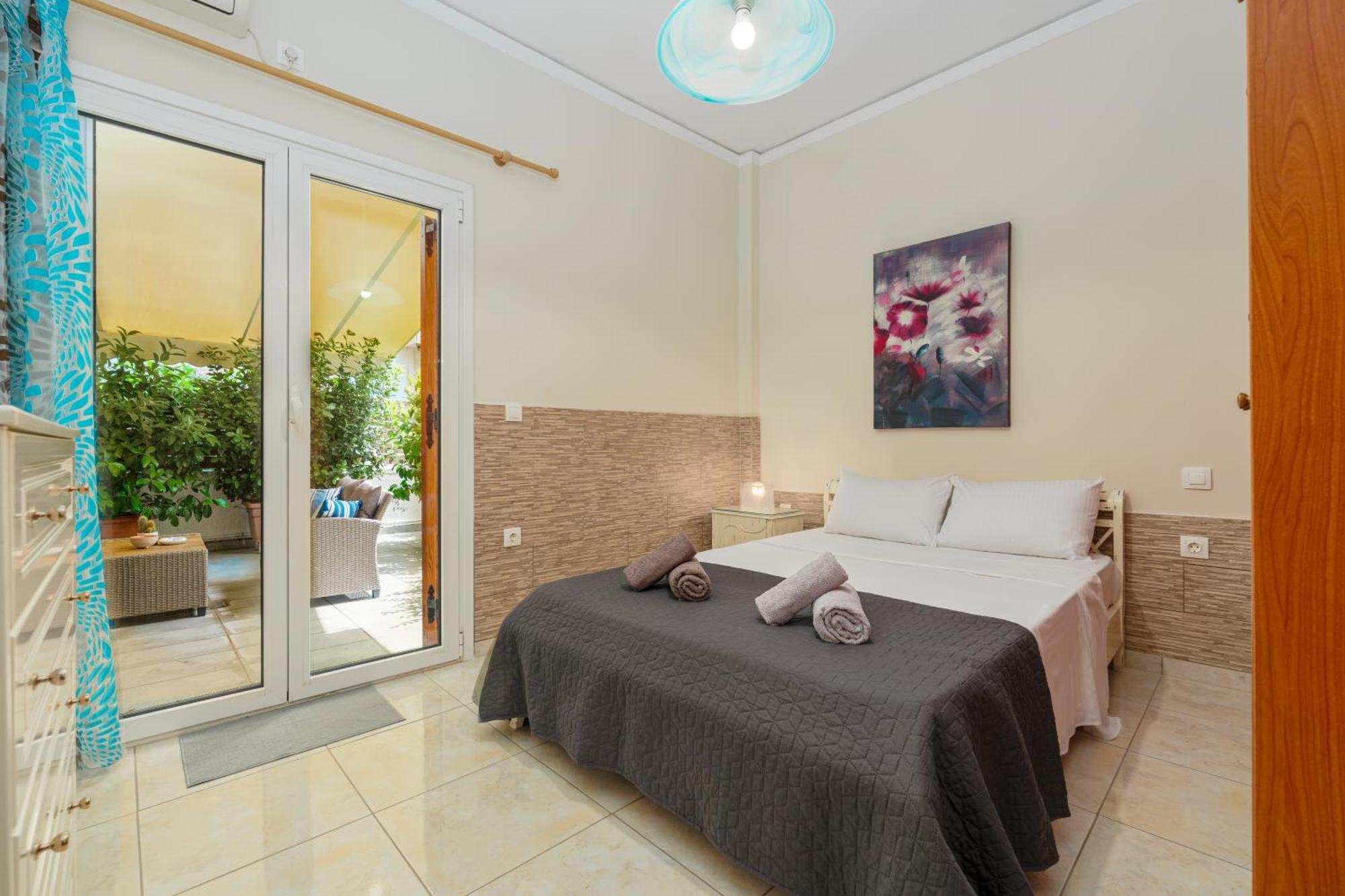 Nostos Apartment, With A Spacious Backyard Loútsa Exterior foto